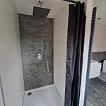 Ferienwohnung am See Dillich - Eigener eingezäunter Garten - Ruhige Lage - Hunde willkommen - Natur vor der Haustür Apartamento Borken (Hessen)