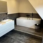 Apartamento Ferienwohnung am See Dillich - Eigener eingezäunter Garten - Ruhige Lage - Hunde willkommen - Natur vor der Haustür *