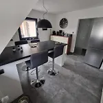 Apartamento Ferienwohnung am See Dillich - Eigener eingezäunter Garten - Ruhige Lage - Hunde willkommen - Natur vor der Haustür