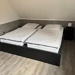 Ferienwohnung am See Dillich - Eigener eingezäunter Garten - Ruhige Lage - Hunde willkommen - Natur vor der Haustür *