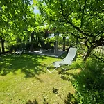 Ferienwohnung am See Dillich - Eigener eingezäunter Garten - Ruhige Lage - Hunde willkommen - Natur vor der Haustür Apartamento *