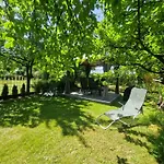 Apartamento Ferienwohnung am See Dillich - Eigener eingezäunter Garten - Ruhige Lage - Hunde willkommen - Natur vor der Haustür