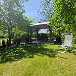 Ferienwohnung am See Dillich - Eigener eingezäunter Garten - Ruhige Lage - Hunde willkommen - Natur vor der Haustür *