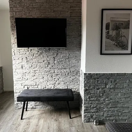 Am Dillich - Eigener Eingezaeunter Garten - Ruhige Lage - Hunde Willkommen - Vor Der Haustuer *