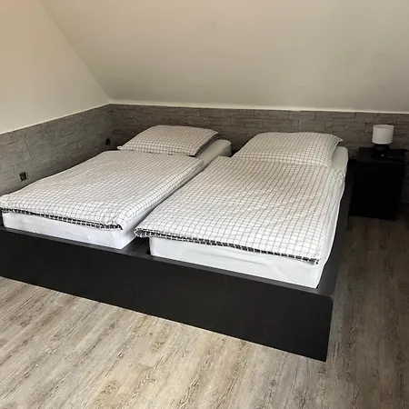 Am Dillich - Eigener Eingezaeunter Garten - Ruhige Lage - Hunde Willkommen - Vor Der Haustuer *