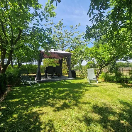 Am Dillich - Eigener Eingezaeunter Garten - Ruhige Lage - Hunde Willkommen - Vor Der Haustuer * Borken (Hessen)