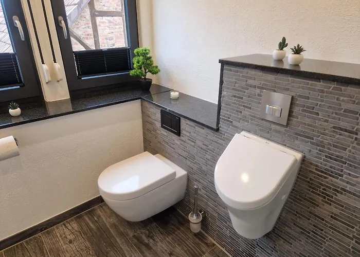 Apartment Am Dillich - Eigener Eingezaeunter Garten - Ruhige Lage - Hunde Willkommen - Vor Der Haustuer *