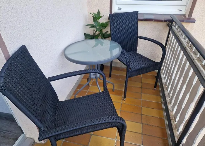 Apartment Am Dillich - Eigener Eingezaeunter Garten - Ruhige Lage - Hunde Willkommen - Vor Der Haustuer