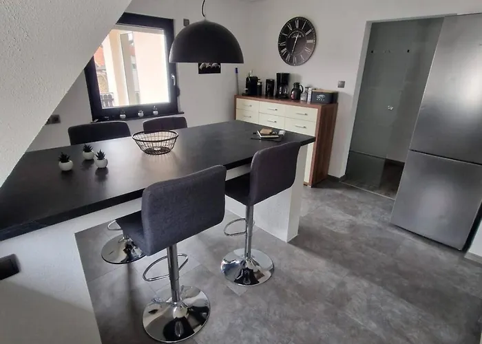 Apartment Am Dillich - Eigener Eingezaeunter Garten - Ruhige Lage - Hunde Willkommen - Vor Der Haustuer