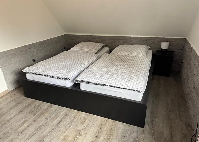 Am Dillich - Eigener Eingezaeunter Garten - Ruhige Lage - Hunde Willkommen - Vor Der Haustuer *